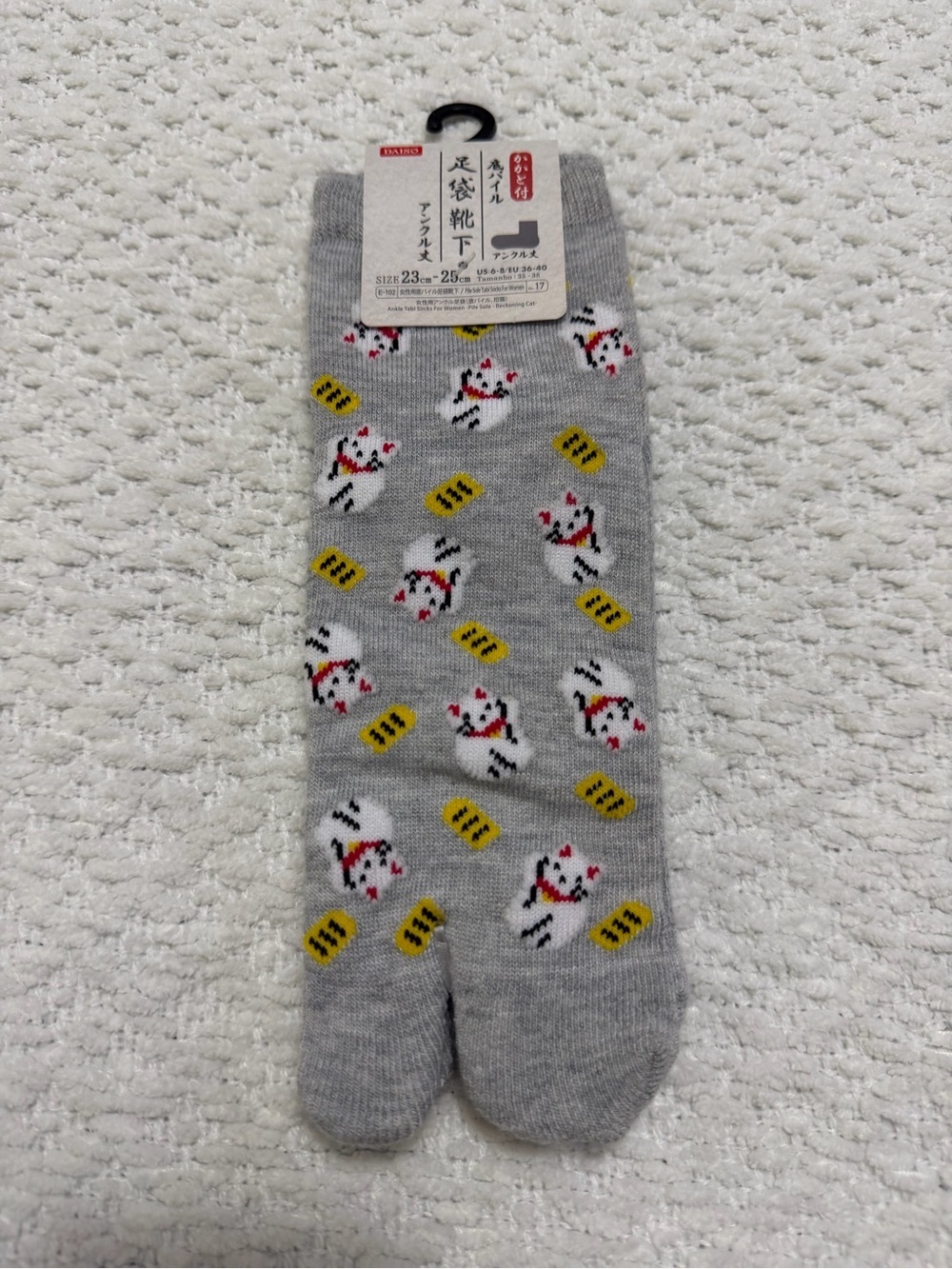Daiso Maneki Neko Lucky Cat Split Toe Tabi Socks Japan Women